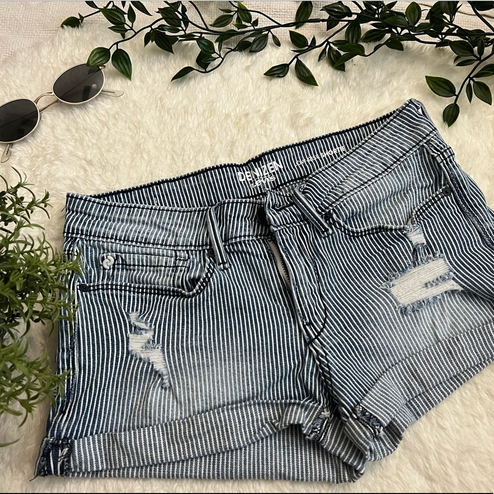 LOW-RISE STRIPED PRINT DENIM SHORT